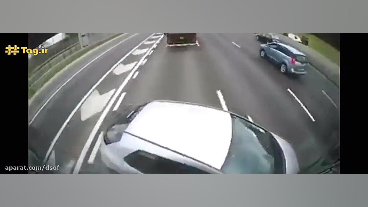 حادثه؛ در نقطه كور کامیون قرار...