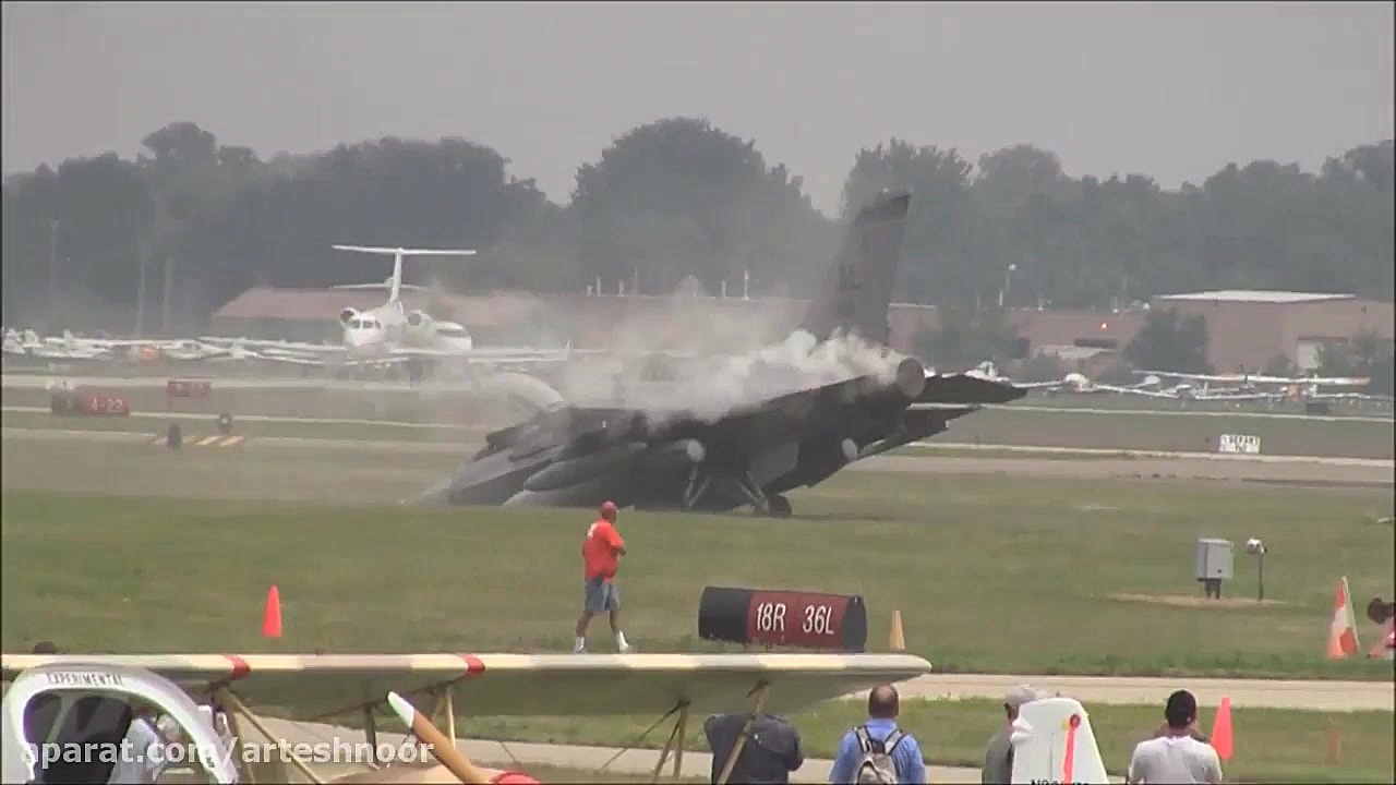 شکستن چرخ جلوی اف 16 موقع فرود