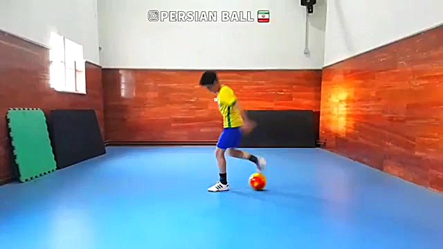 آکادمی فوتبال نمایشی و دریبلین...