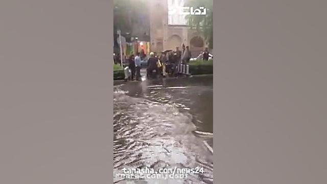 پیک موتوری که رایگان مردم را ا...