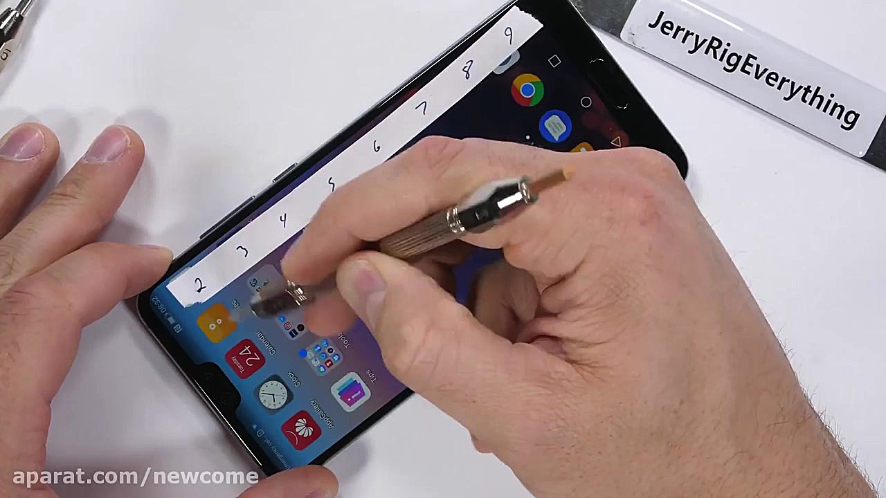 تست مقاومت و خش پذیری هواوی P2...