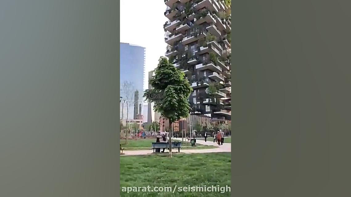 ساختمان مدرن در میلان با جداسا...