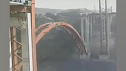 ارتعاش یک سازه قوسی فولادی در...