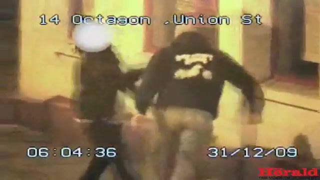 دعوای بادیگارد با مزاحم به سبک...