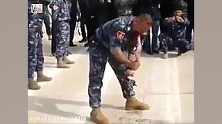 خوردن زنده حیوانات توسط ارتشی...