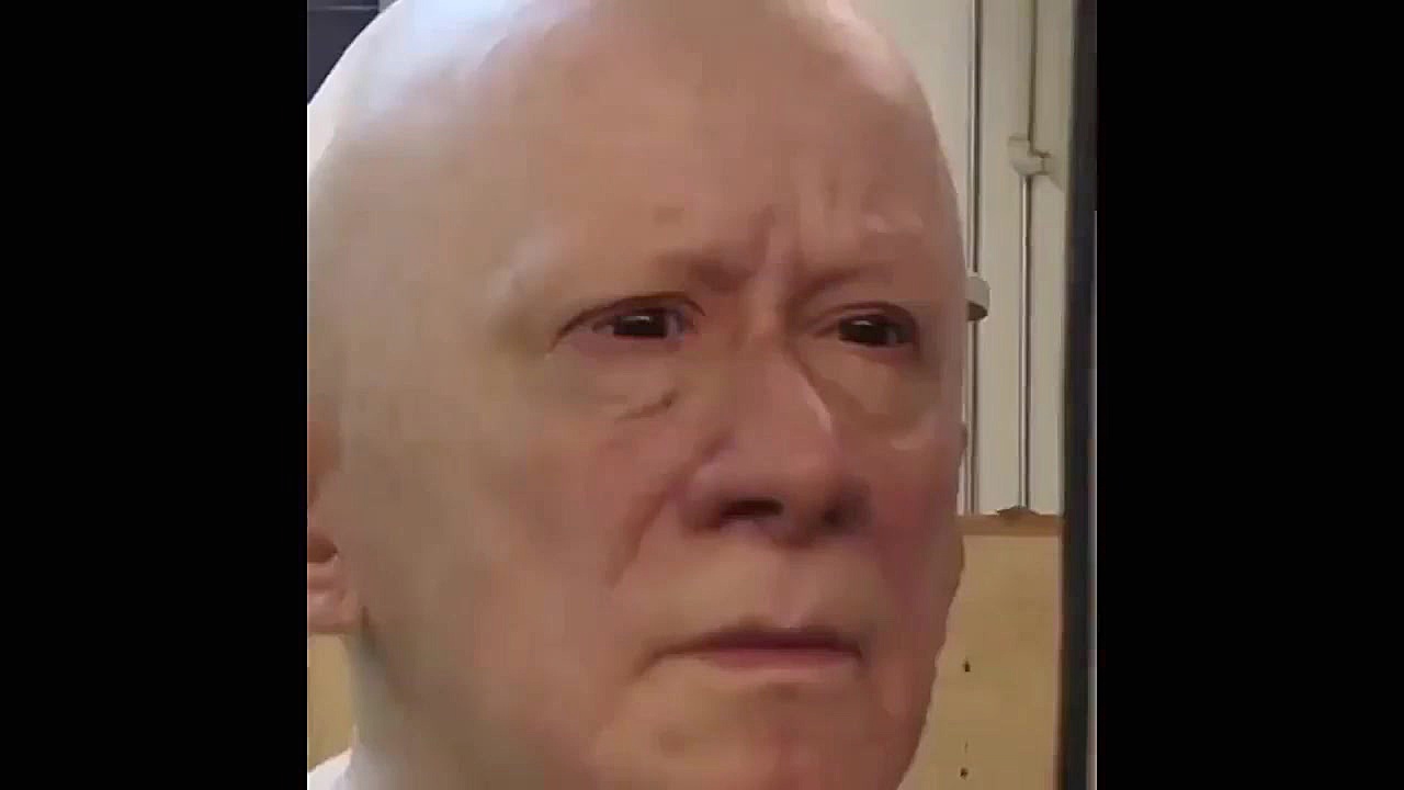 ساخت مجسمه متحرک از سر انسان ب...