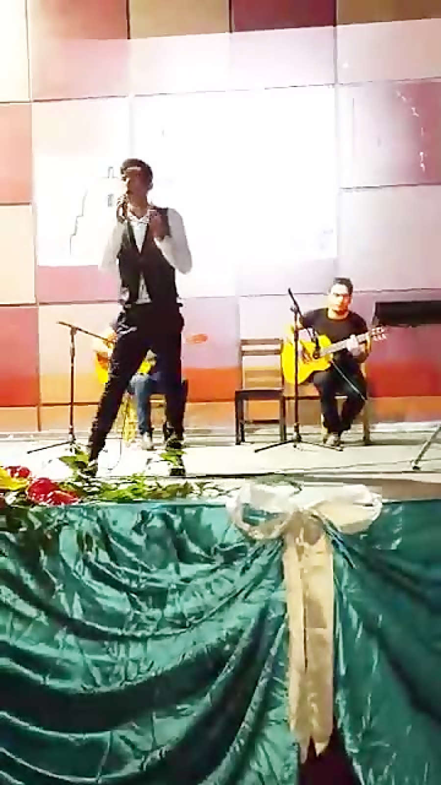 کلیپ اجرای زنده علی نیک روز با...