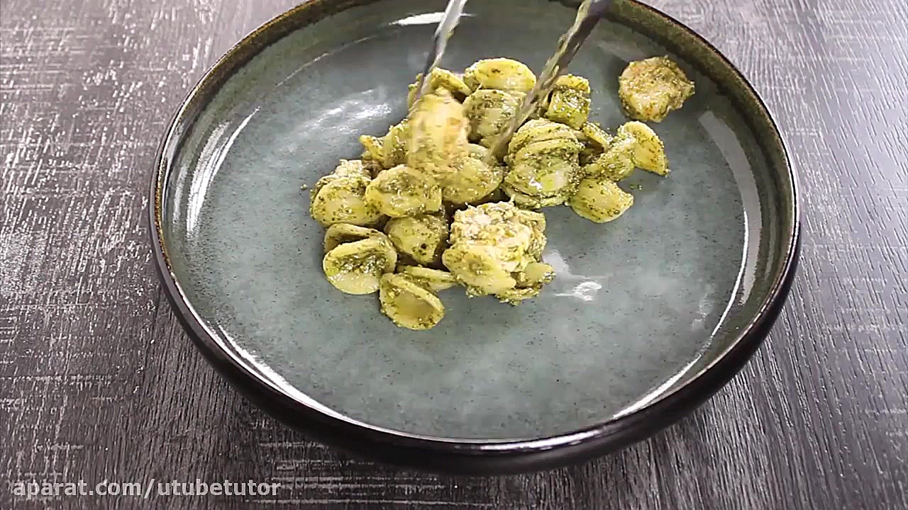 پاستا با سس پستو و میگو