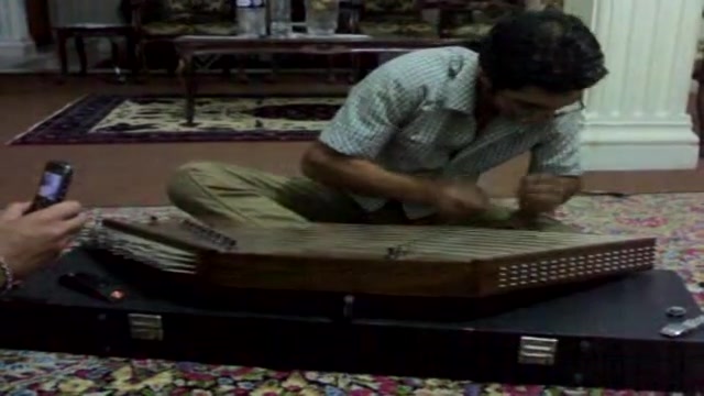 اینو ببین چجوری سنتور میزنه