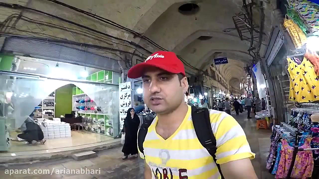 گردشگری توریست ها به مناطق زیب...