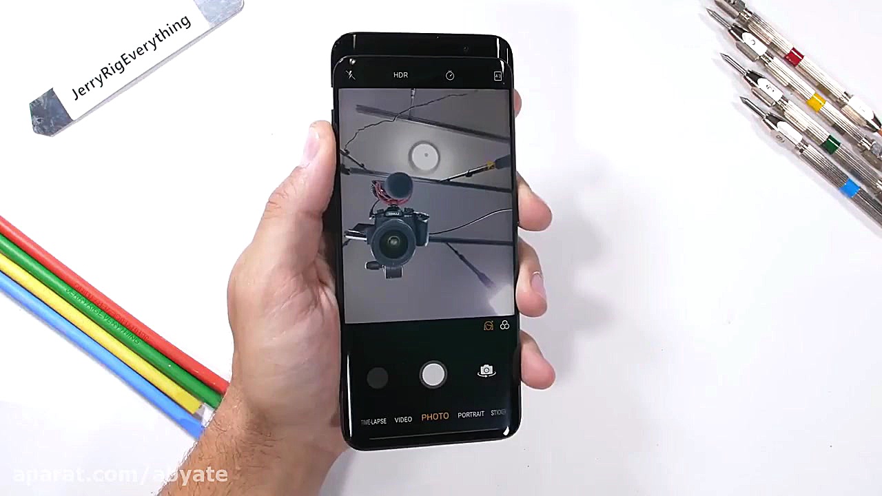 تست مقاومت گوشی با دوربین مخفی...