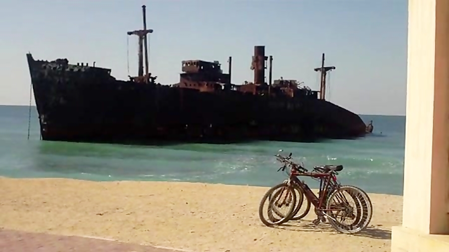 کشتی یونانی در جزیره کیش