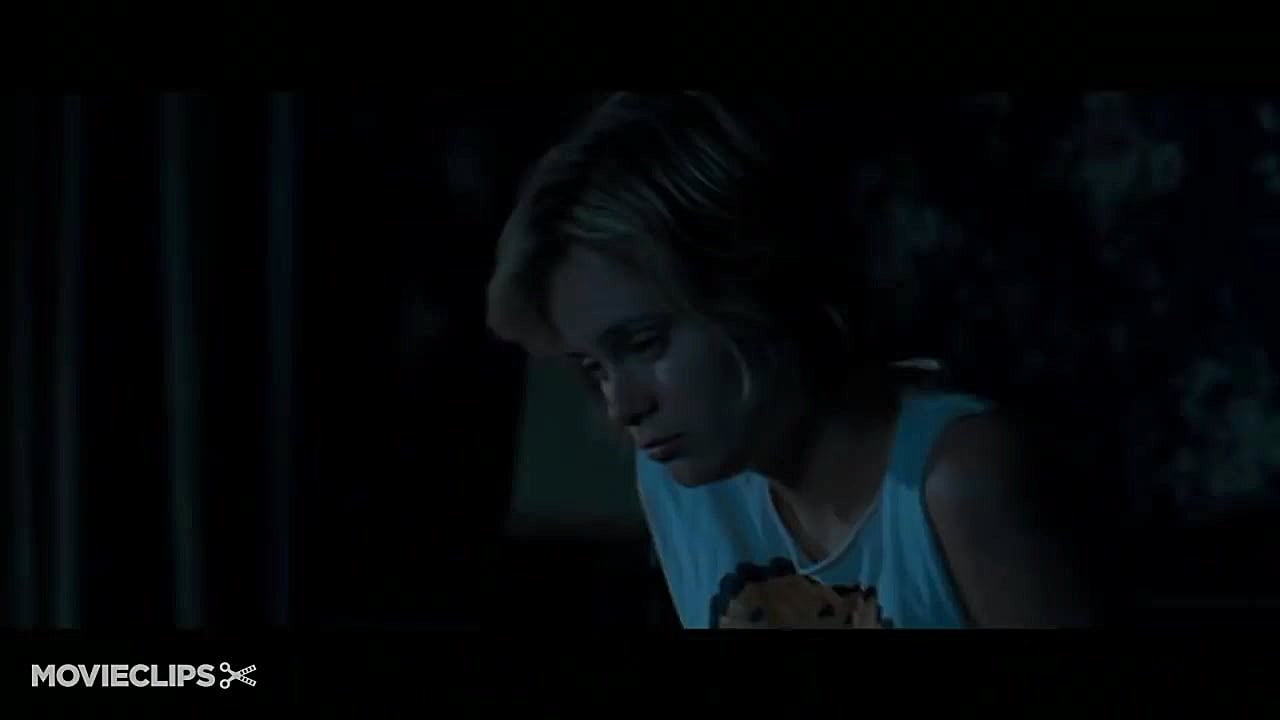 صحنه ترسناک روح در رختخواب در...