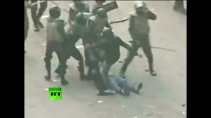کشیدن تن برهنه دختر بی گناه مص...