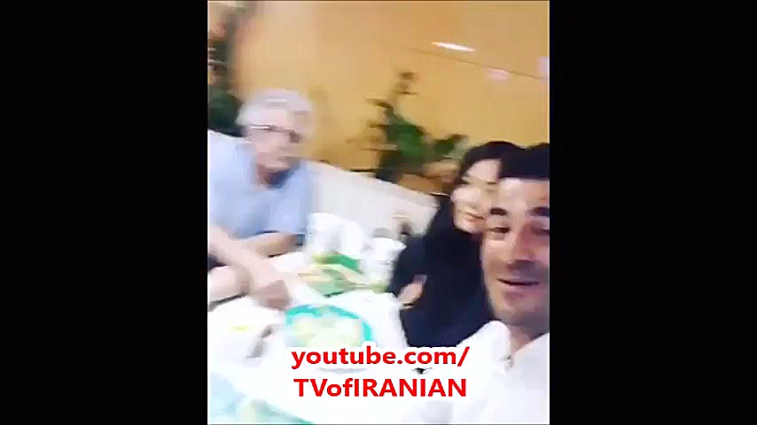 یوسف تیموری در کنار خانواده اش...