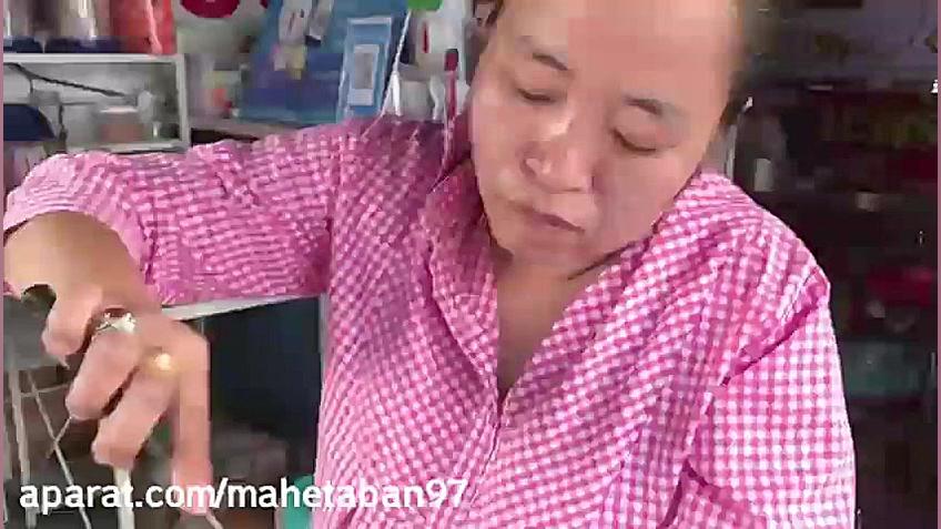 پوست کندن نارگیل