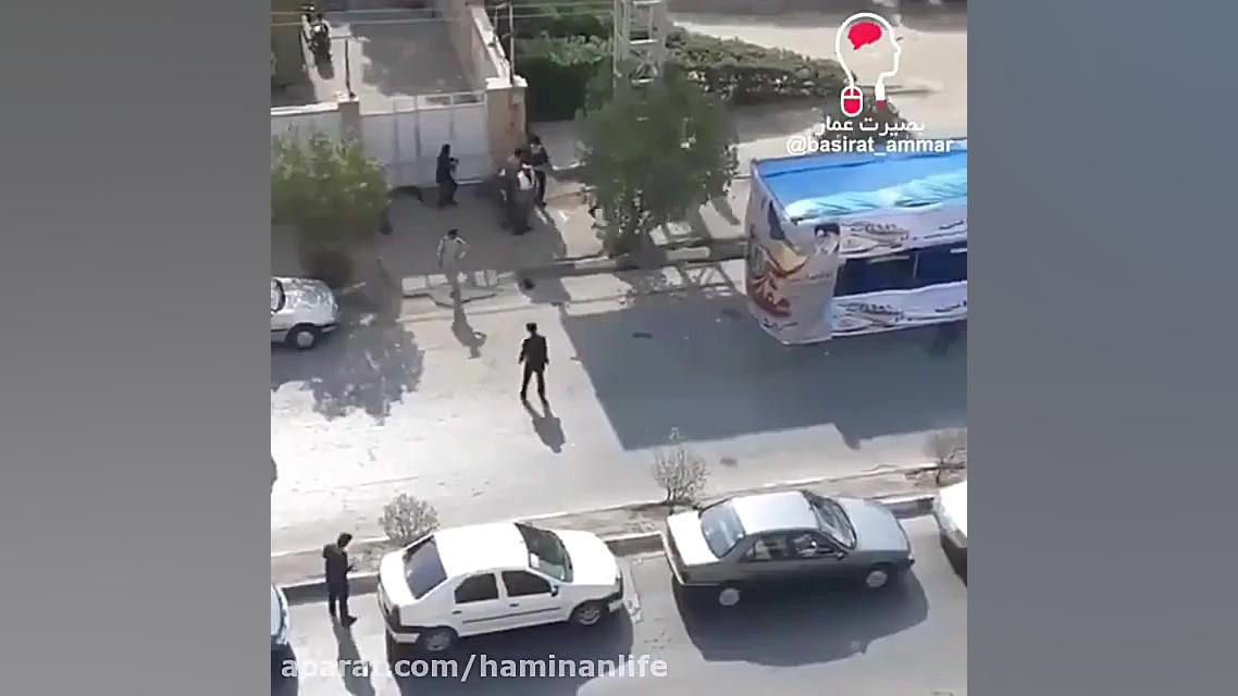 لحظه درگیری نیروهای امنیتی با...