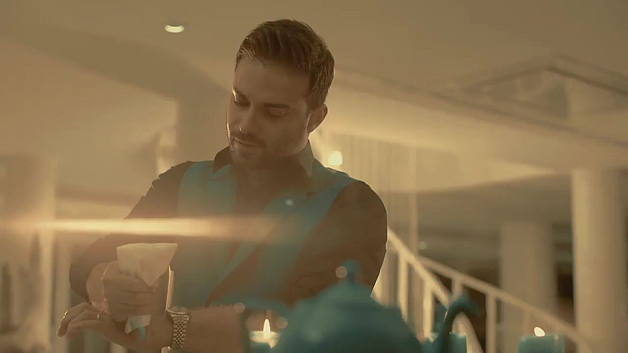 موزیک ویدیو من هستم از بابک جه...