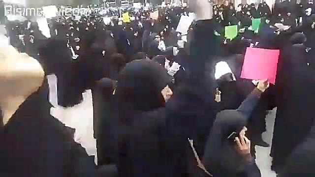 اعتراض دانشجویان به علی لاریجا...