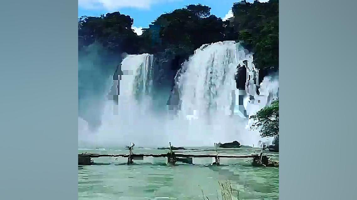 منظره زیبای آبشار،ببینید و لذت...