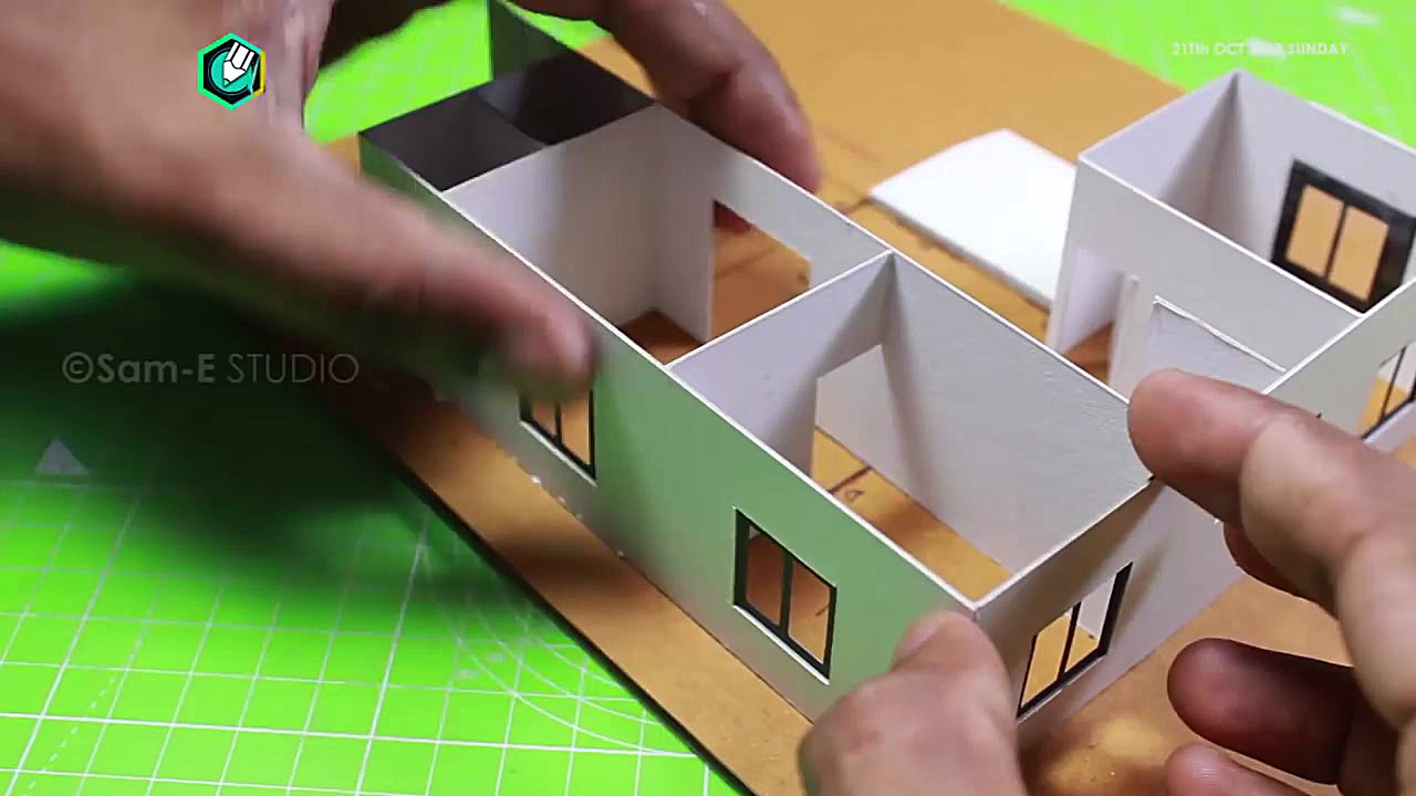 ماکت ساختمان مدرن مسکونی با پا...