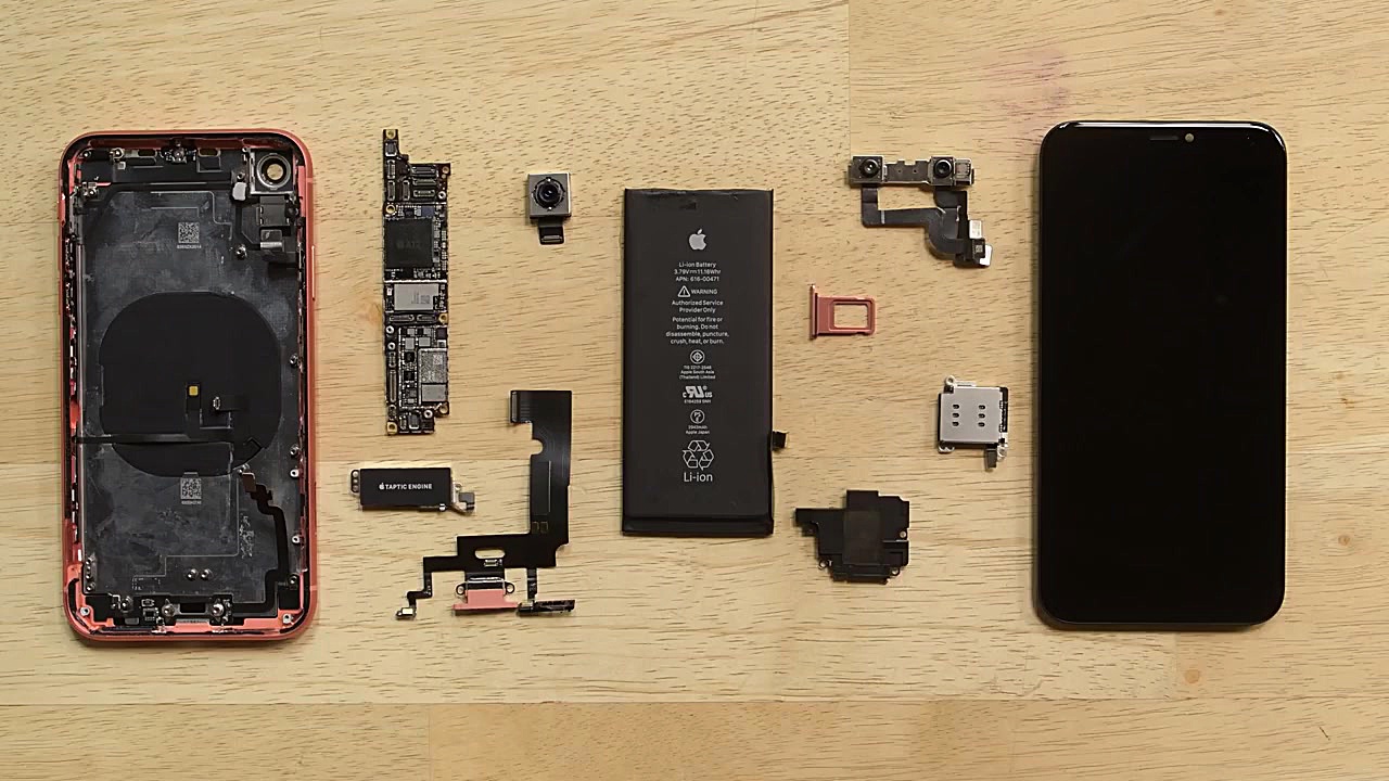کالبدشکافی آیفون XR توسط وب سا...
