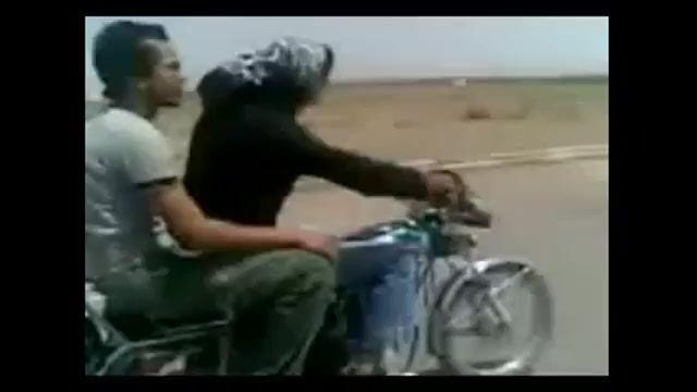 مهیج ترین صحنه موتورسواری از ی...