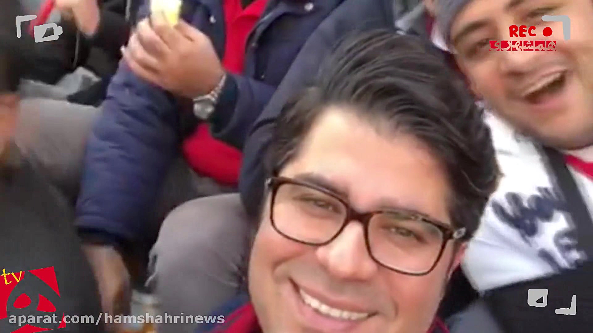 حامد همایون در بین هواداران پر...