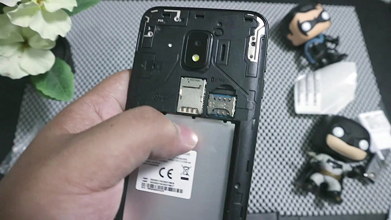 Unboxing Samsung Galaxy J2 Cor...