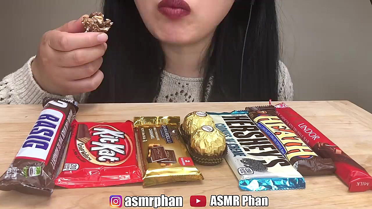 چالش خوردن شکلات های مختلف و ب...