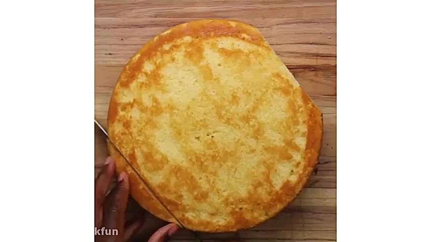 تزیین کیک زرد