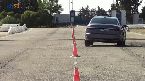 Audi A6 2018  Maniobra de esqu...