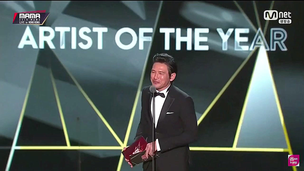 BTS برنده Artist of the Year A...