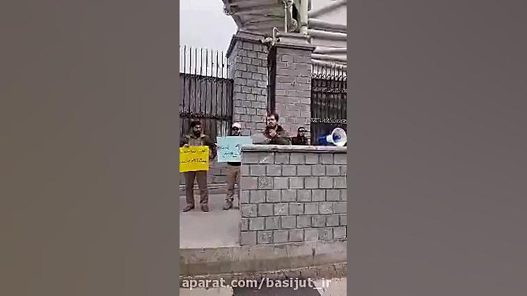 تجمع مقابل مجلس در اعتراض به ه...