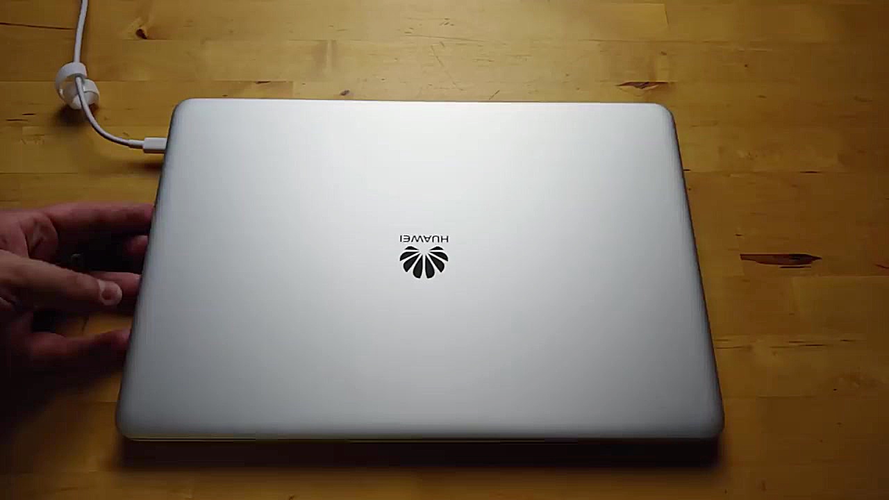 لپ تاپ میان رده Huawei Mateboo...