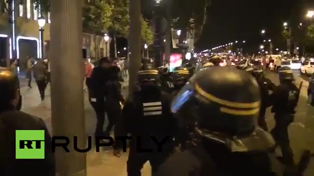 درگیری پلیس فرانسه با الجزایری...