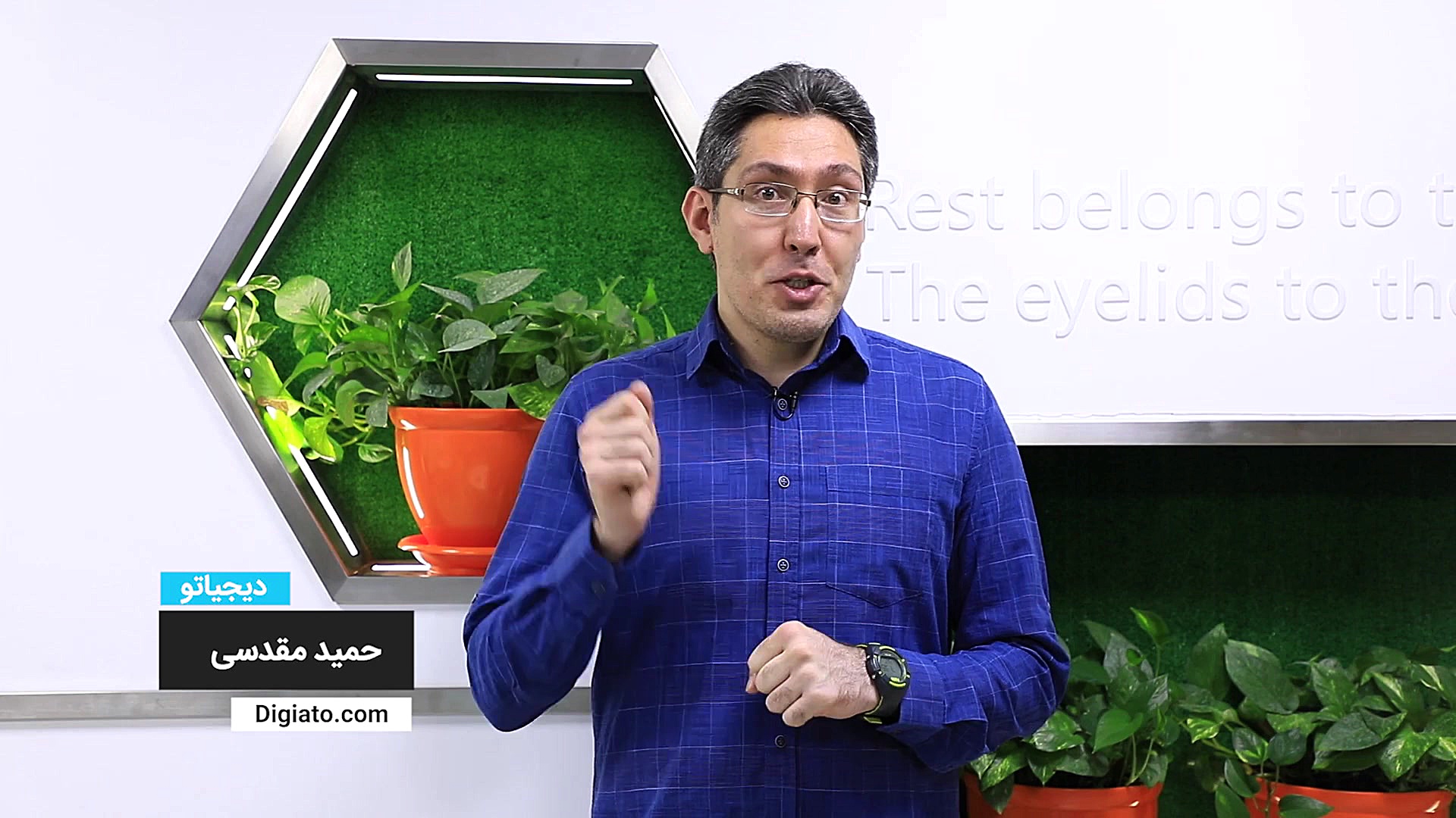 نگاه نزدیک دیجیاتو به گوشی پرچ...