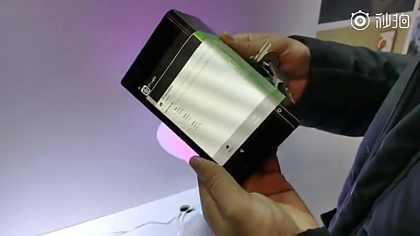 نمایشگر منعطف BOE