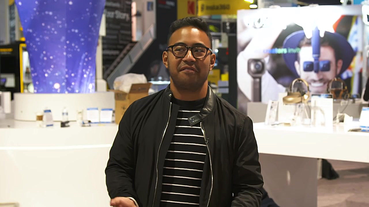 اولین موبایل با صفحه تا شو در...