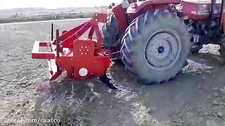 شخم زدن زمین با ادوات کشاورزی...