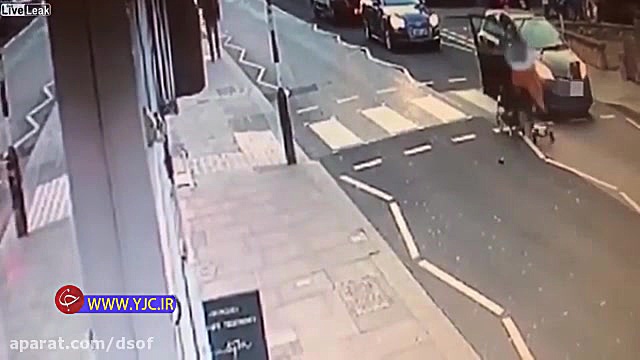 انگلیس لحظه تصادف خودرو با کال...