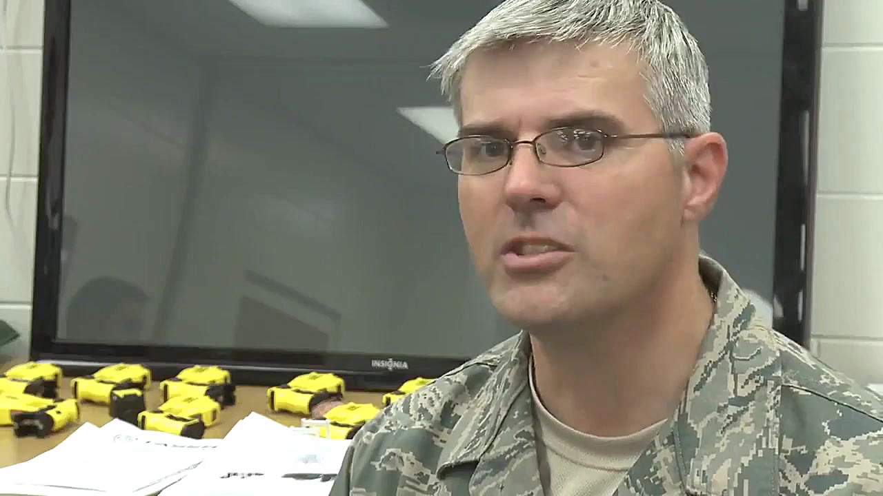 تست شوکر برقی بر روی سربازان