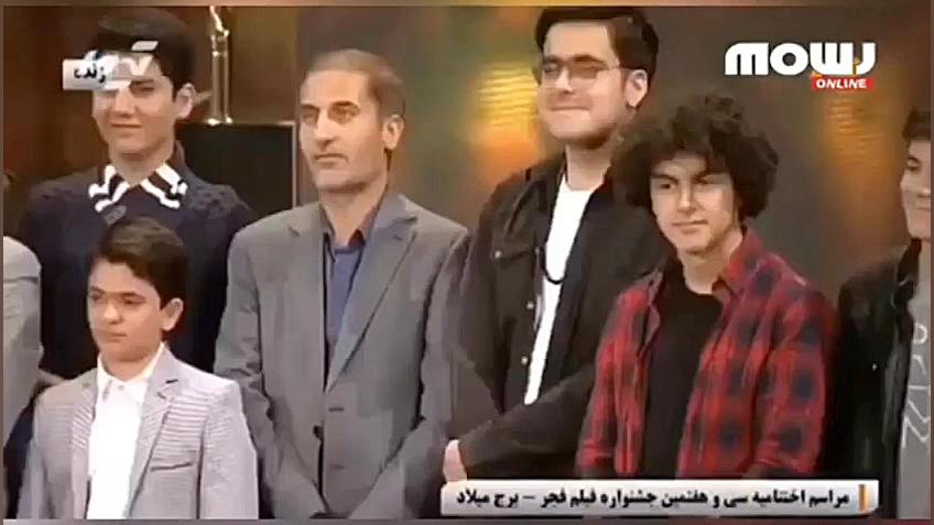 ماجرای بوس کردن پسر جوان توسط...