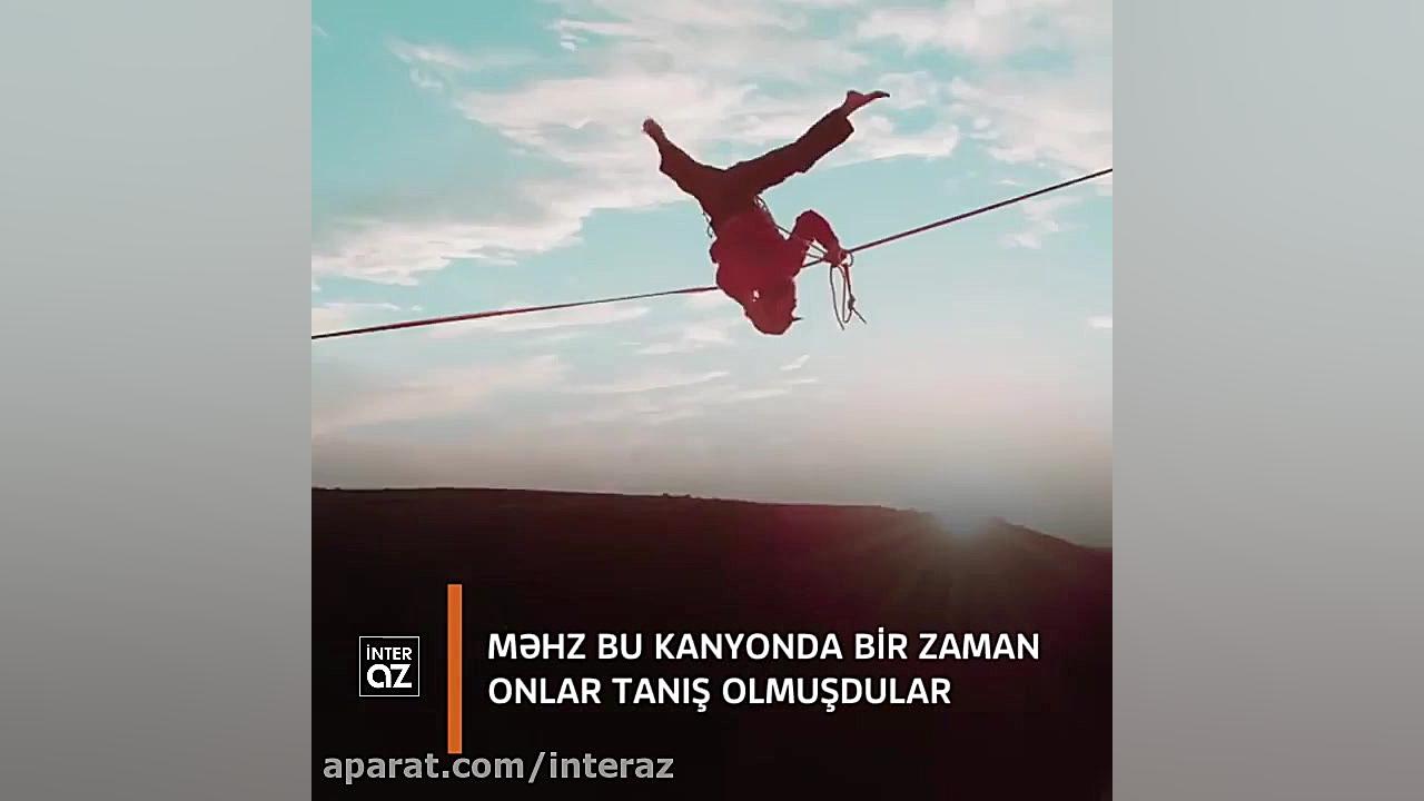 این زوج در اسمان به صورت معلق...