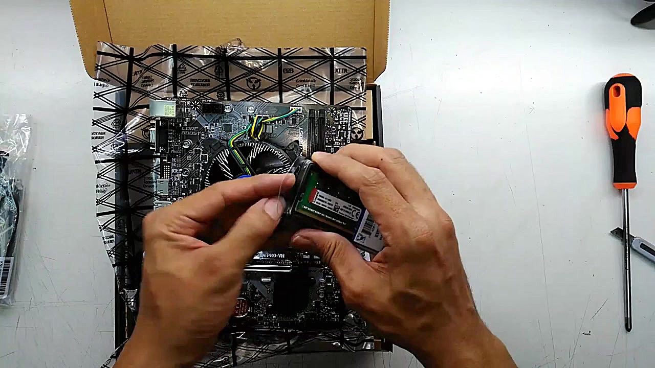 intel Core i3 8100 msi H310M P...