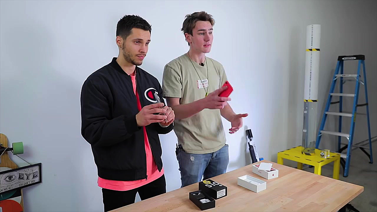 تست مقاومت گلکسی S10e با آیفون...