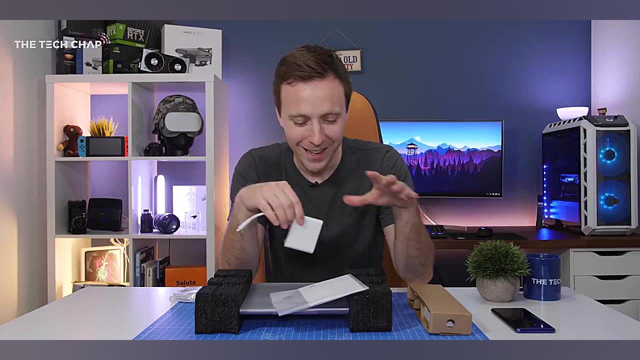 جعبه گشایی از لپ تاپ جدید شرکت...