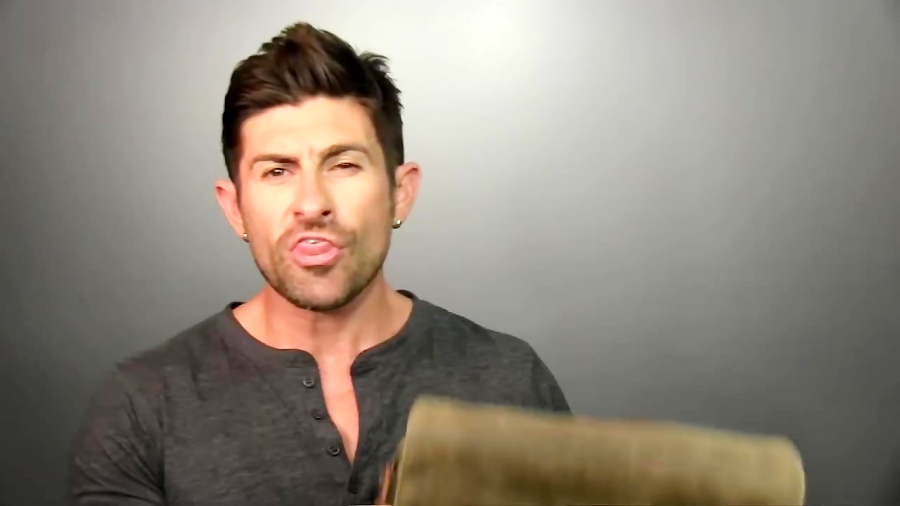 The Man Bag | Why Every Guy Ne...