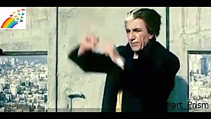 گاهی به آسمان نگاه کن