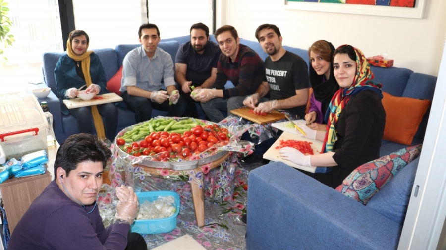 ناهار دورهمی آخر سال بچه های ص...